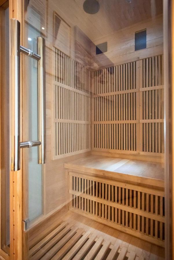 Blue Ark Lavish Sauna Suite Athén Kültér fotó