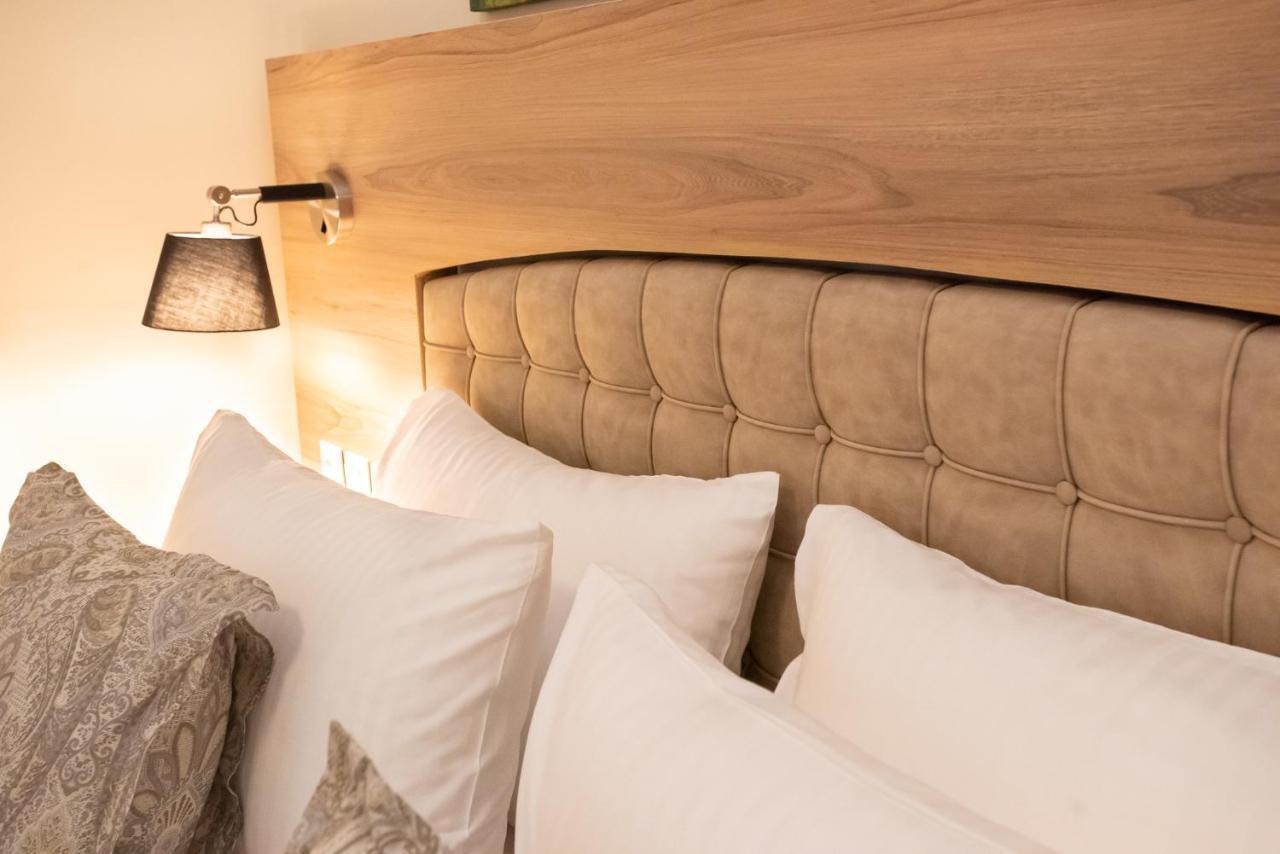 Blue Ark Lavish Sauna Suite Athén Kültér fotó