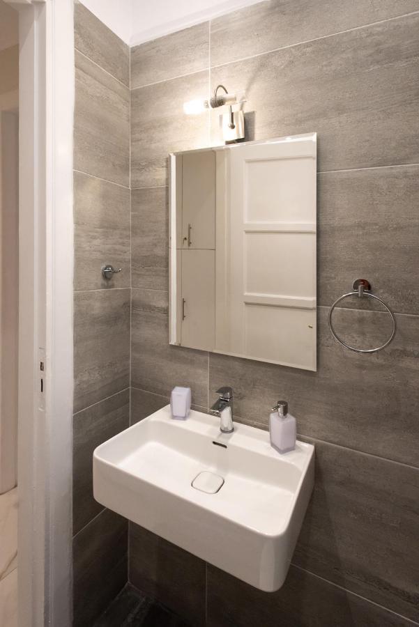 Blue Ark Lavish Sauna Suite Athén Kültér fotó