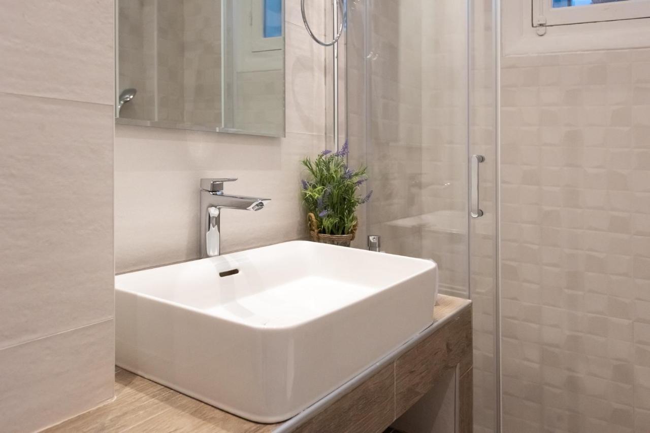 Blue Ark Lavish Sauna Suite Athén Kültér fotó